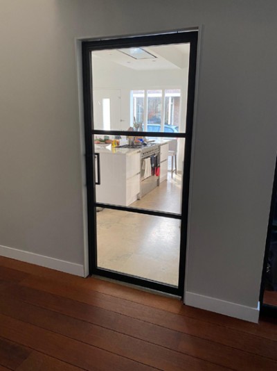 Stalen deuren en zijlichten